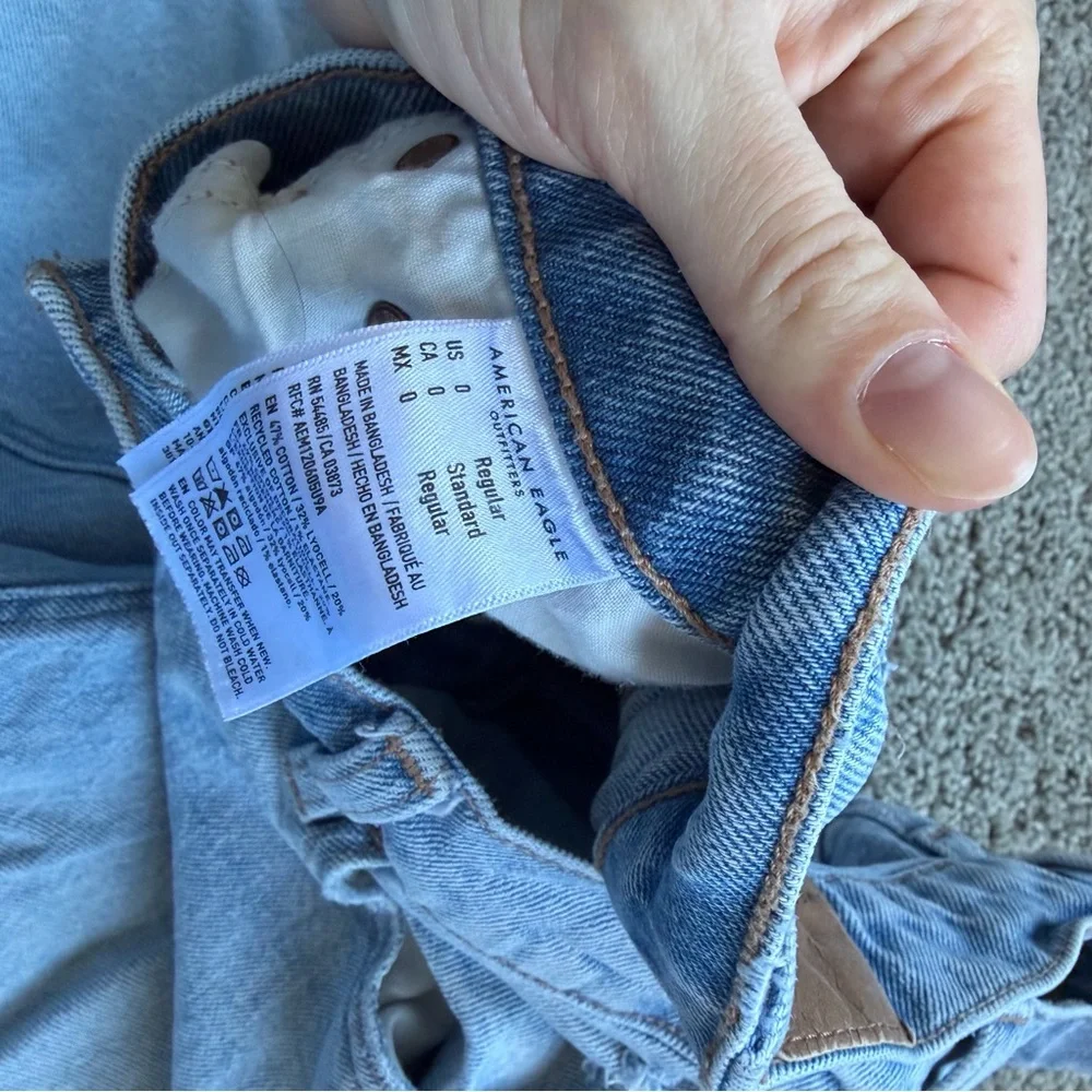 American Eagle Light Wash Barrel Jeans Size 0 - Picture 7 of 9